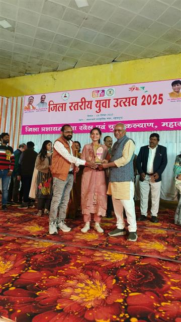 वाद विवाद में नुसरत को प्रथम पुरस्कार 💐💐