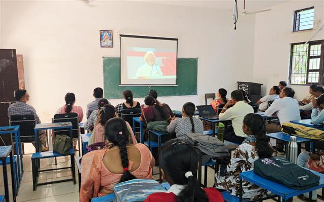 वंदे मातरम माननीय प्रधानमंत्री  लाइव कार्यक्रम