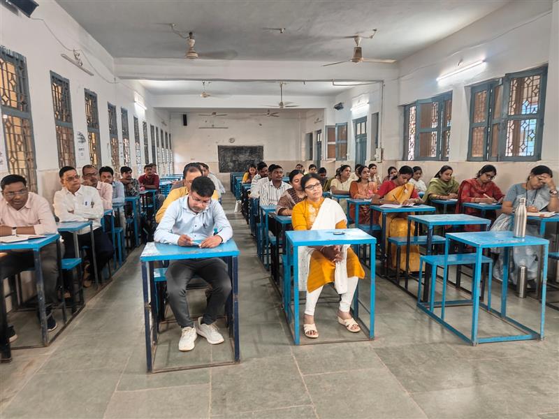 स्टाफ काउंसिल मीटिंग देना 